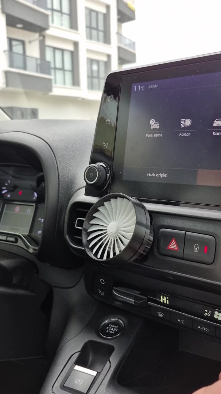 Araç içi jet motor koku difüzörü — klima ızgarasında